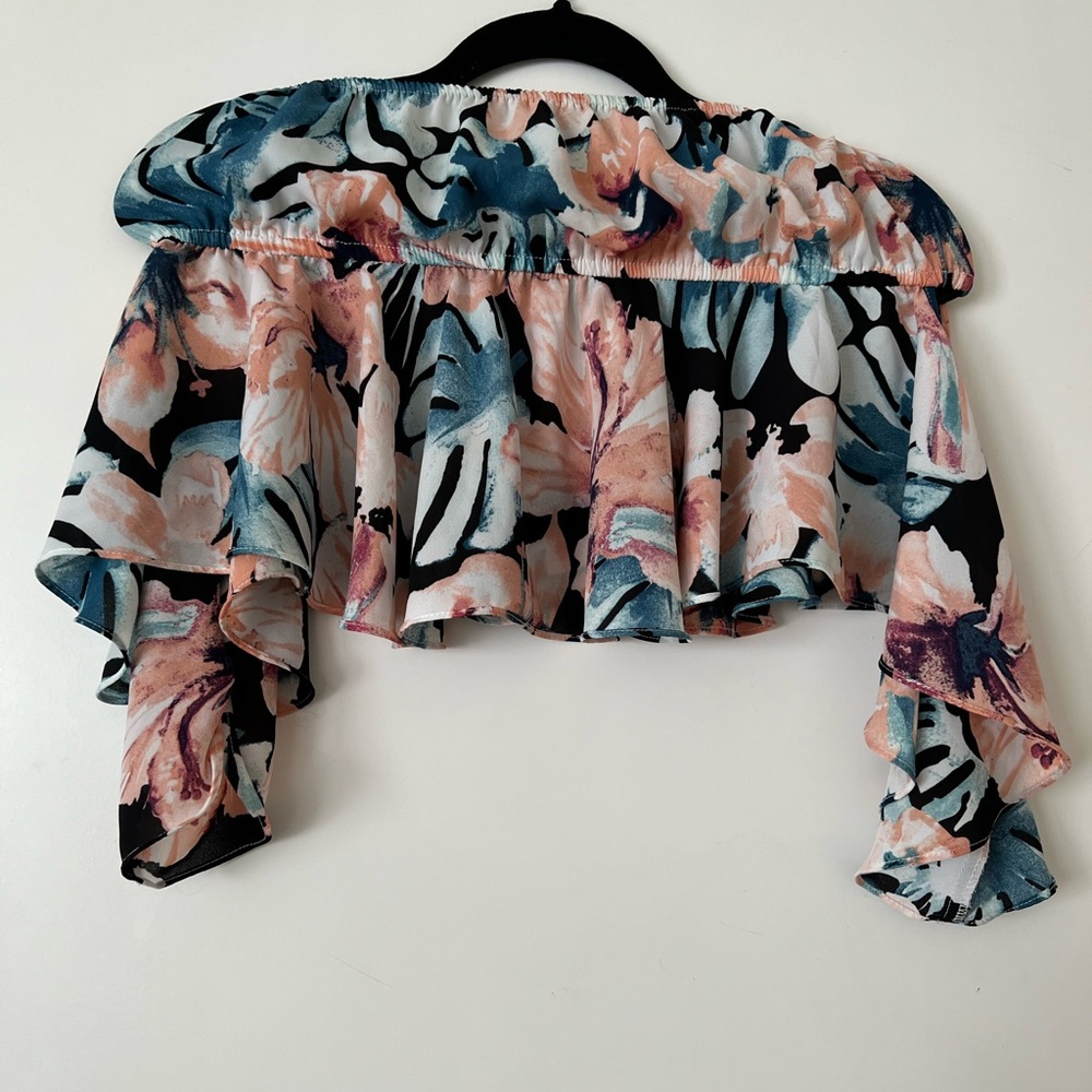 Floral crop top with flare sleeves